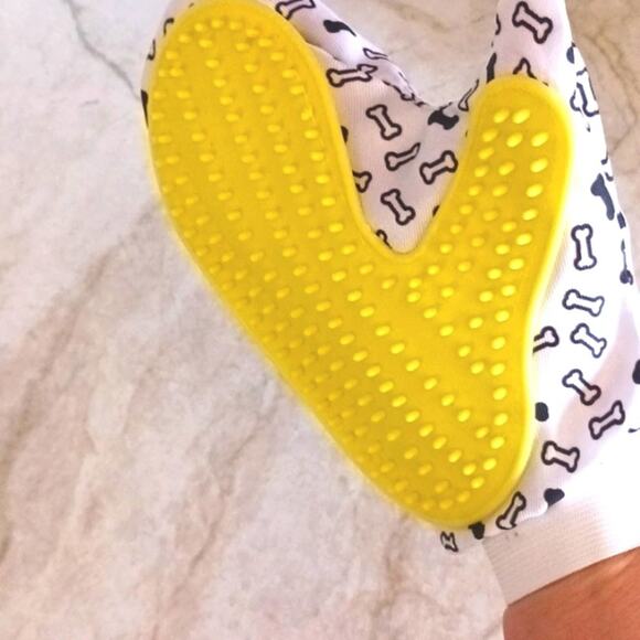 NEW Pet Fur Grooming GLOVE BRUSH Mitt for Dogs Cats RabbitsSoothing Comfort - Picture 3 of 7